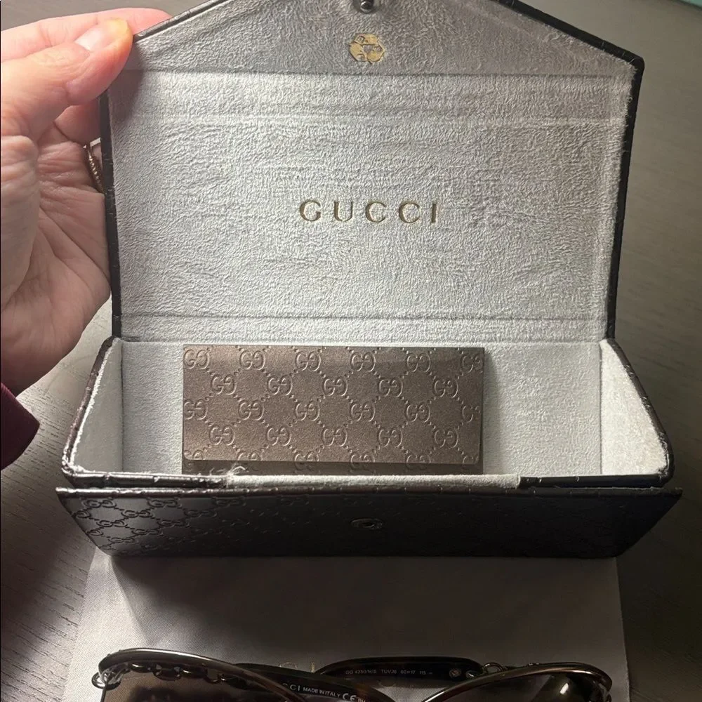 Vintage Y2K Designer Luxury Gucci Brown Bronze Marina Chain Women's Sunglasses